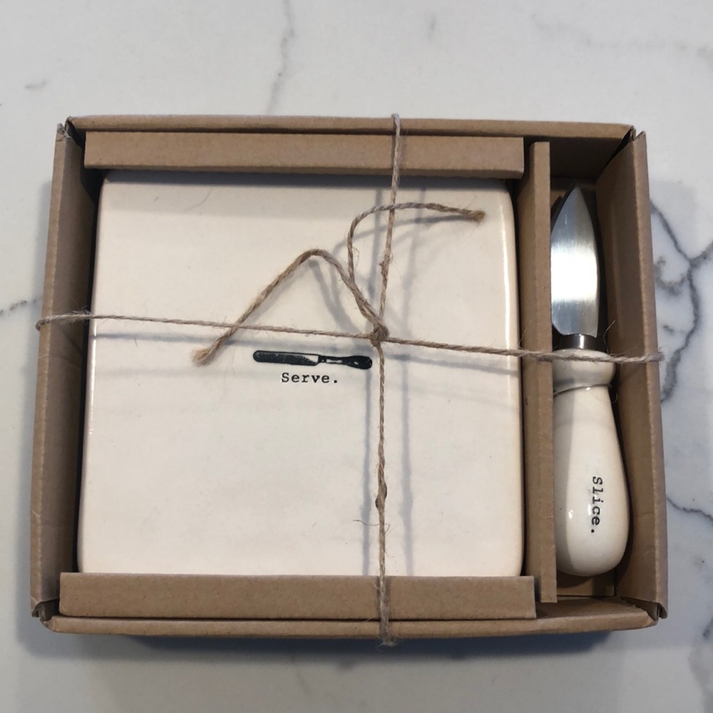 Rae Dunn Cheese plate/Knife